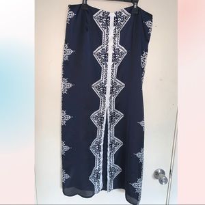 Silky skirt dark blue with white patterns